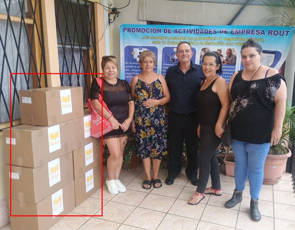 Entrega de donaciones a la comunidad